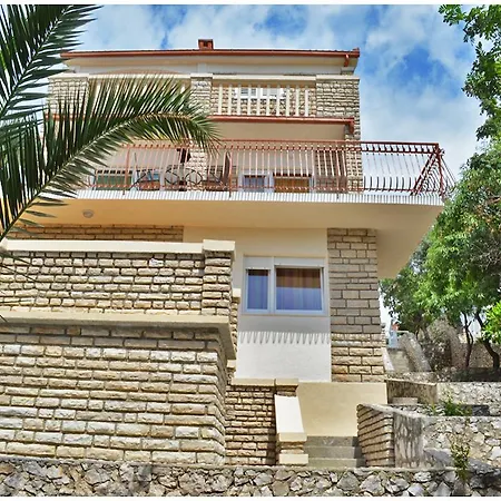Alexa Trogir